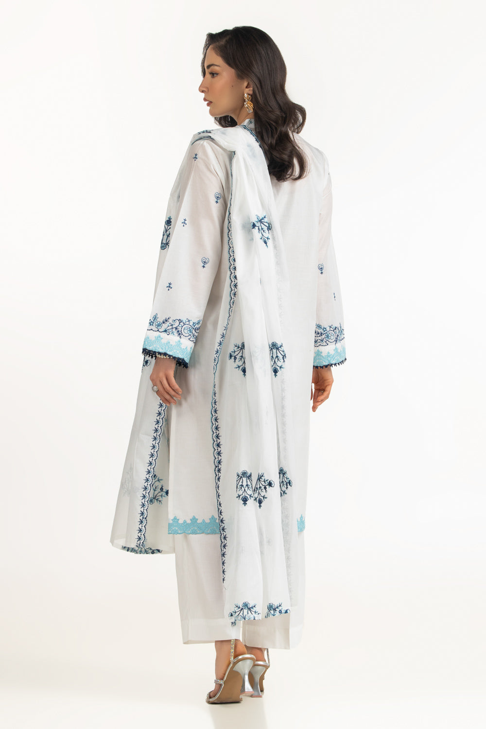3Pc Lawn Embroidered Suit