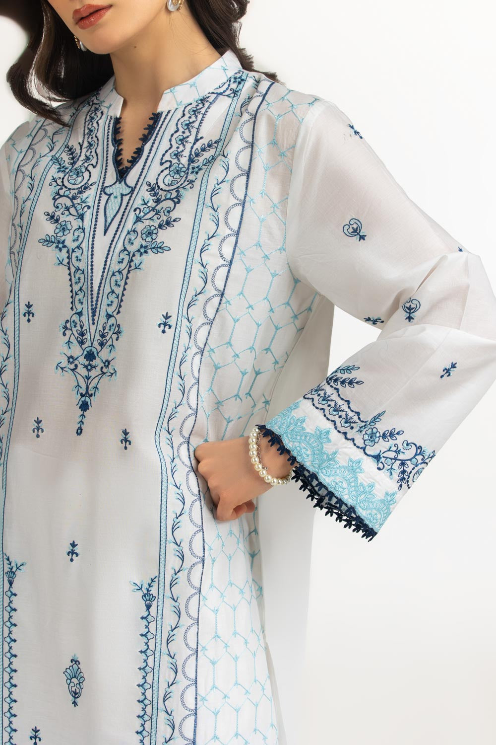 3Pc Lawn Embroidered Suit
