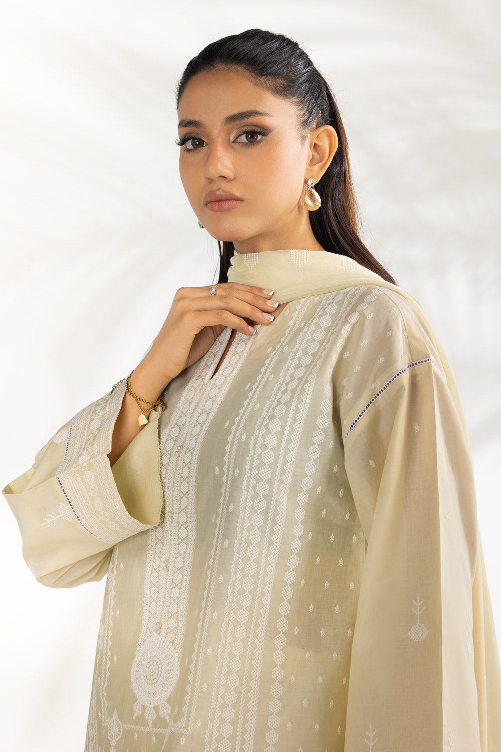 3Pc Lawn Embroidered Suit
