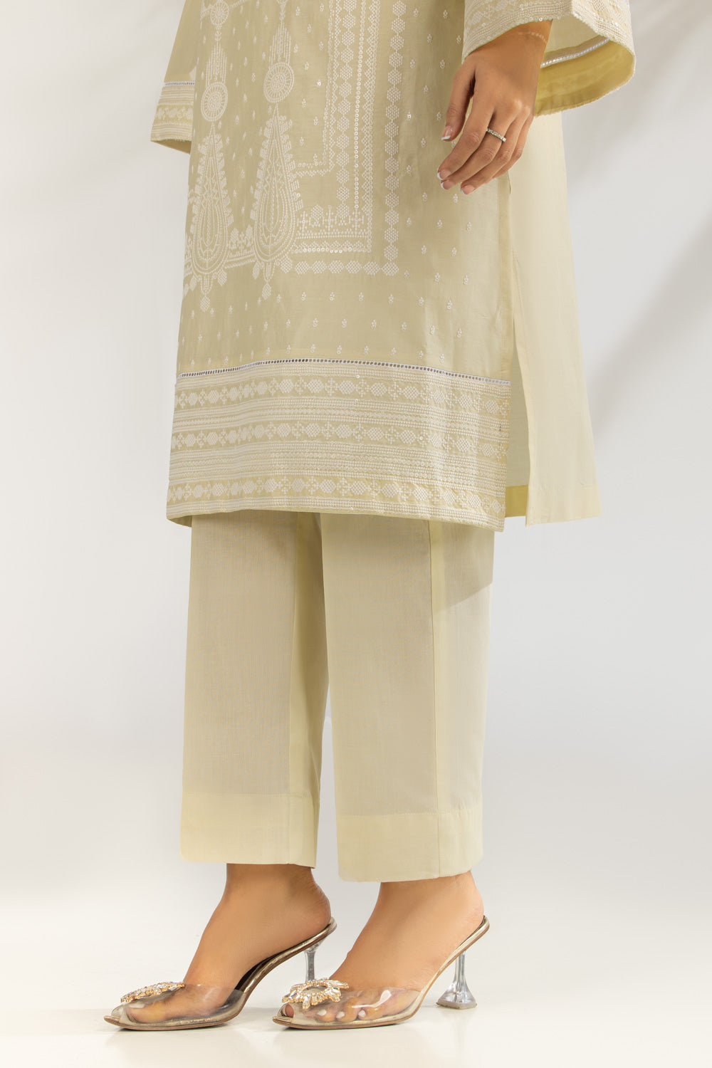 3Pc Lawn Embroidered Suit