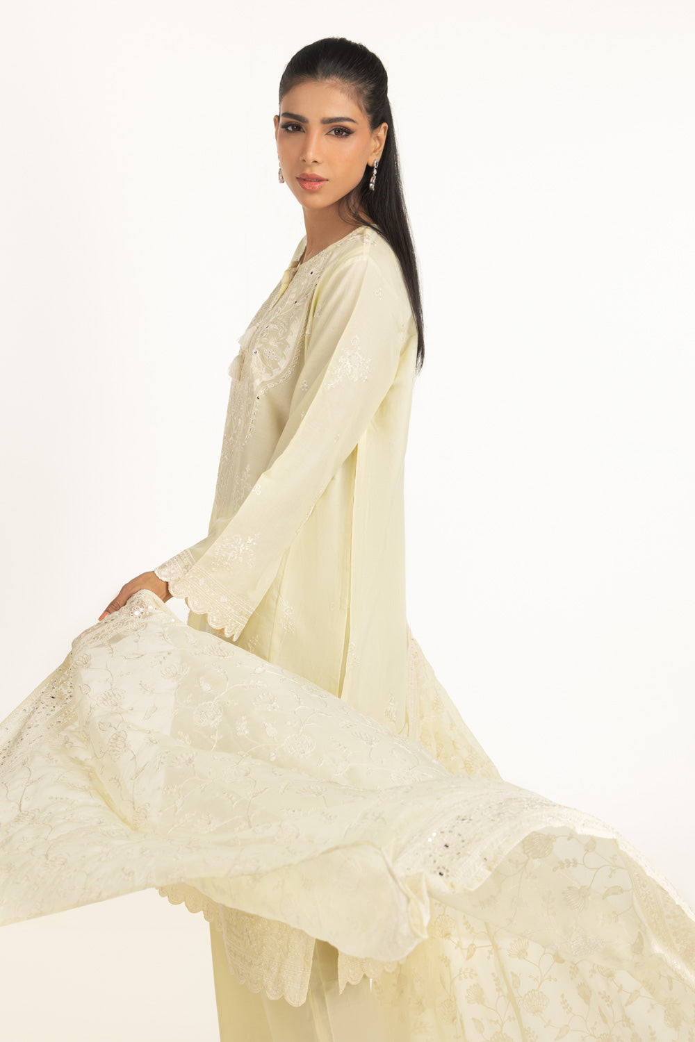 3Pc Lawn Embroidered Suit