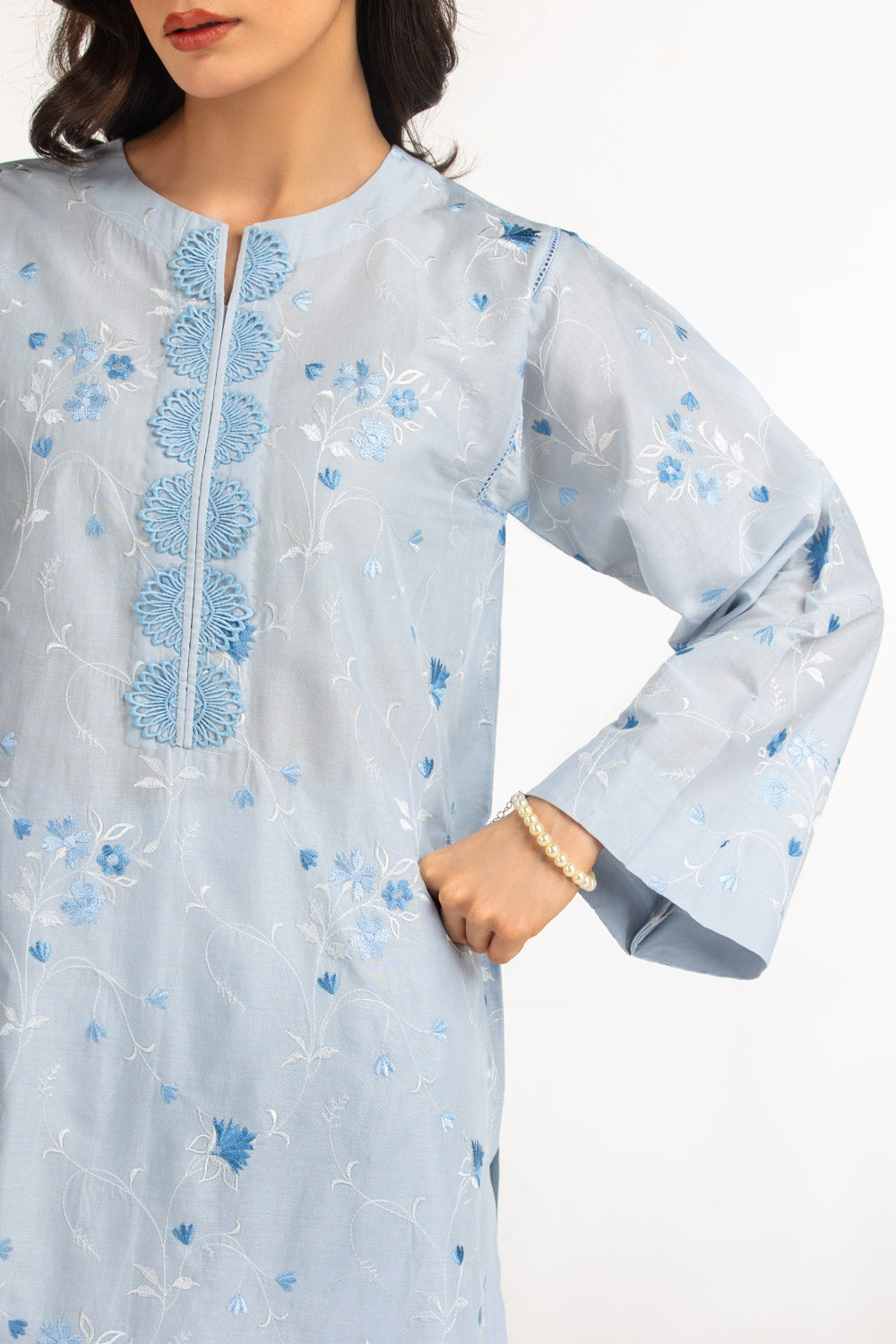 3Pc Lawn Embroidered Suit