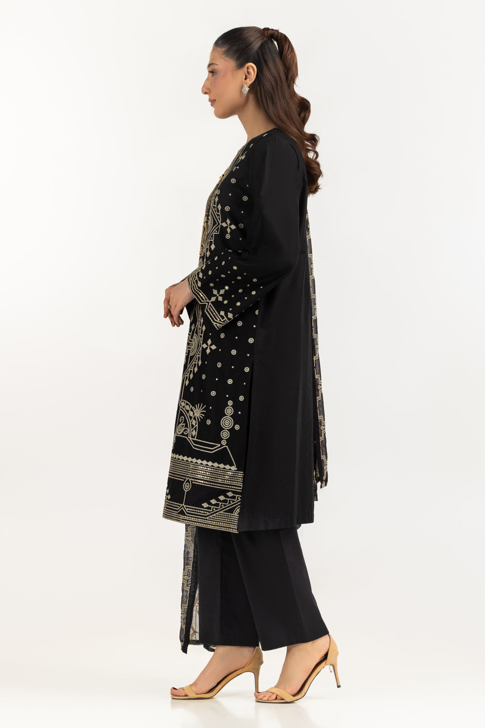 3Pc Lawn Embroidered Suit