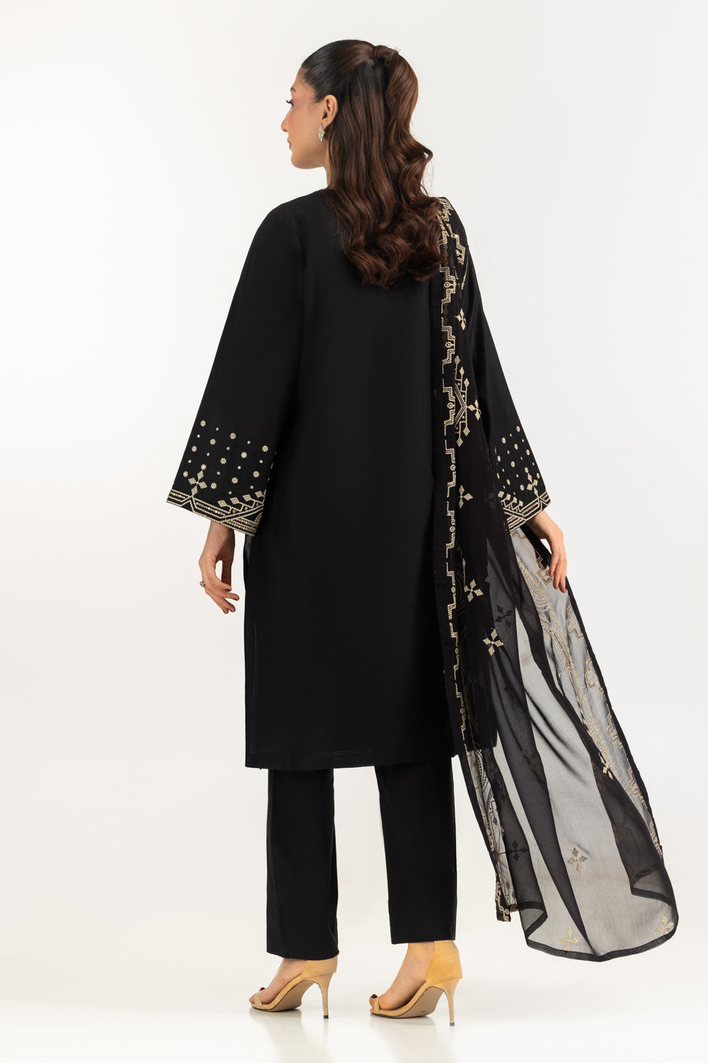 3Pc Lawn Embroidered Suit