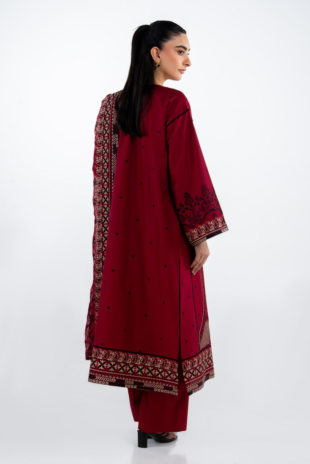 3Pc Lawn Embroidered Suit