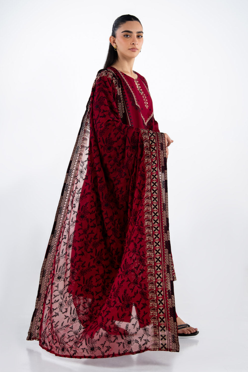 3Pc Lawn Embroidered Suit