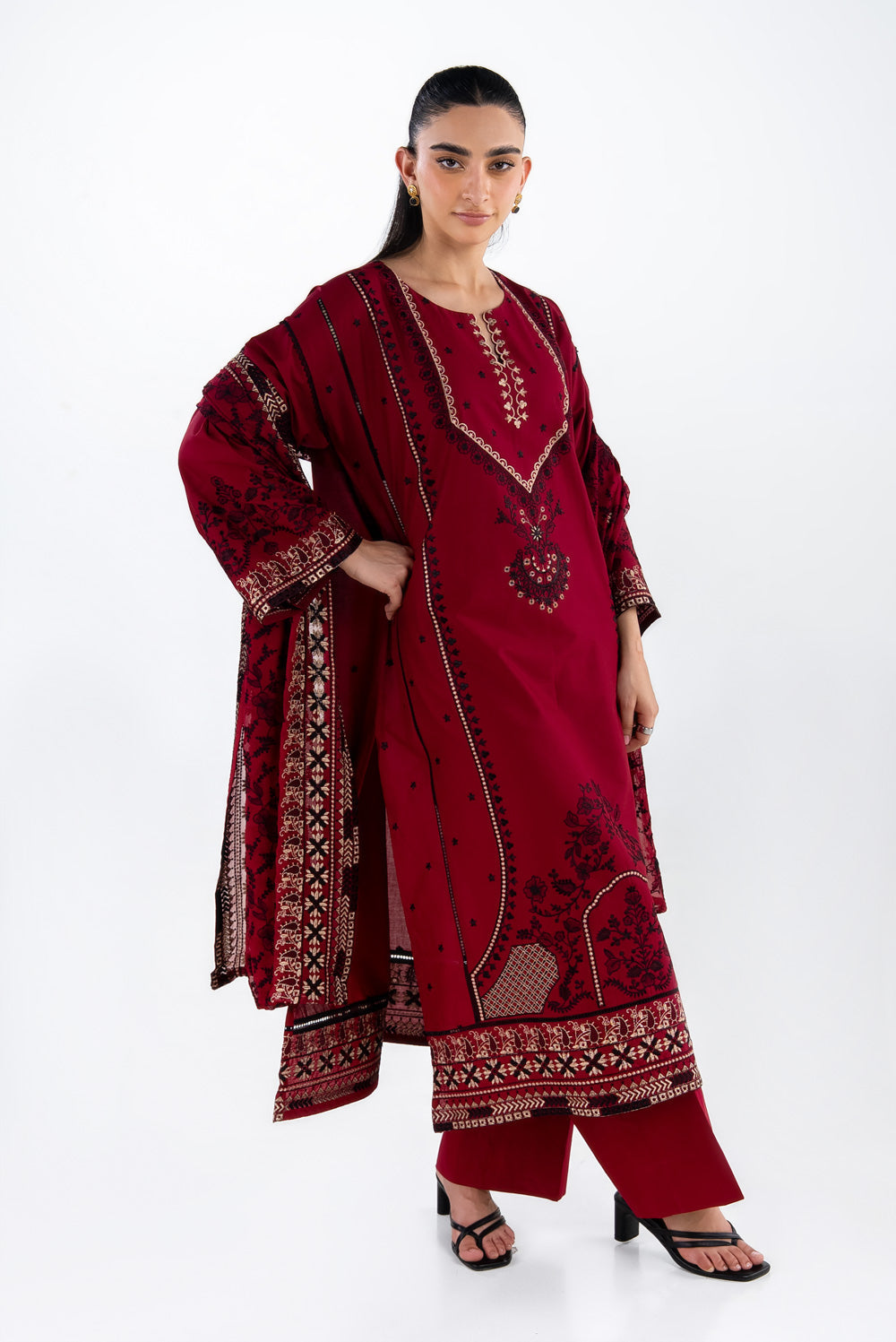 3Pc Lawn Embroidered Suit