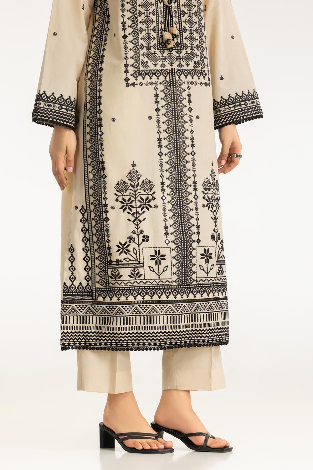 3Pc Lawn Embroidered Suit