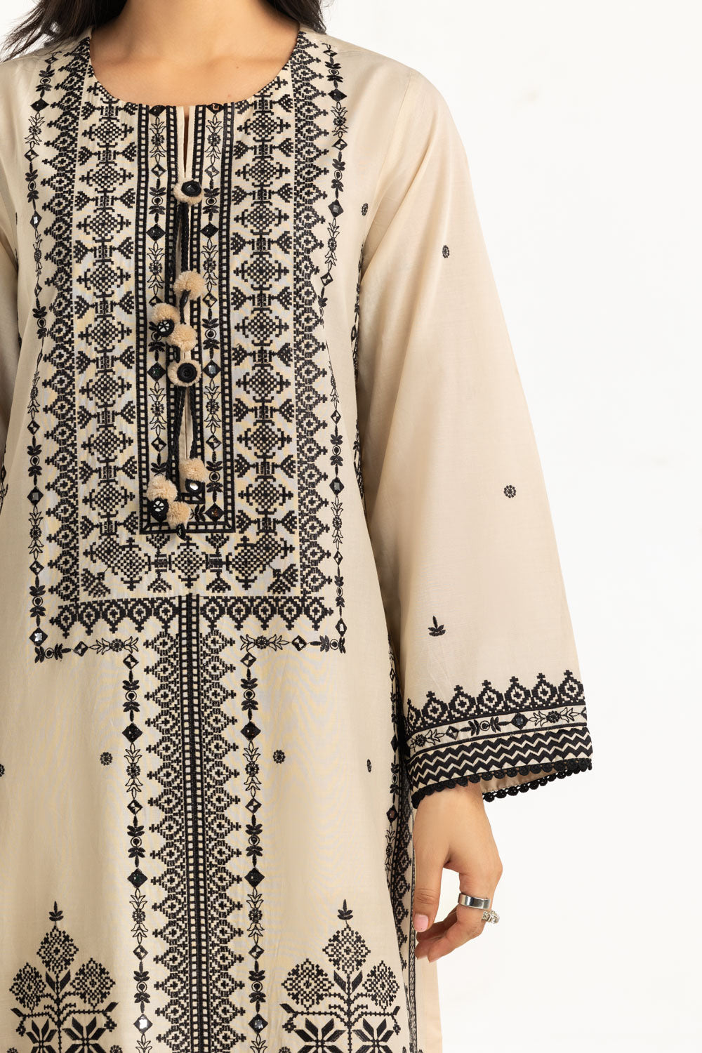 3Pc Lawn Embroidered Suit