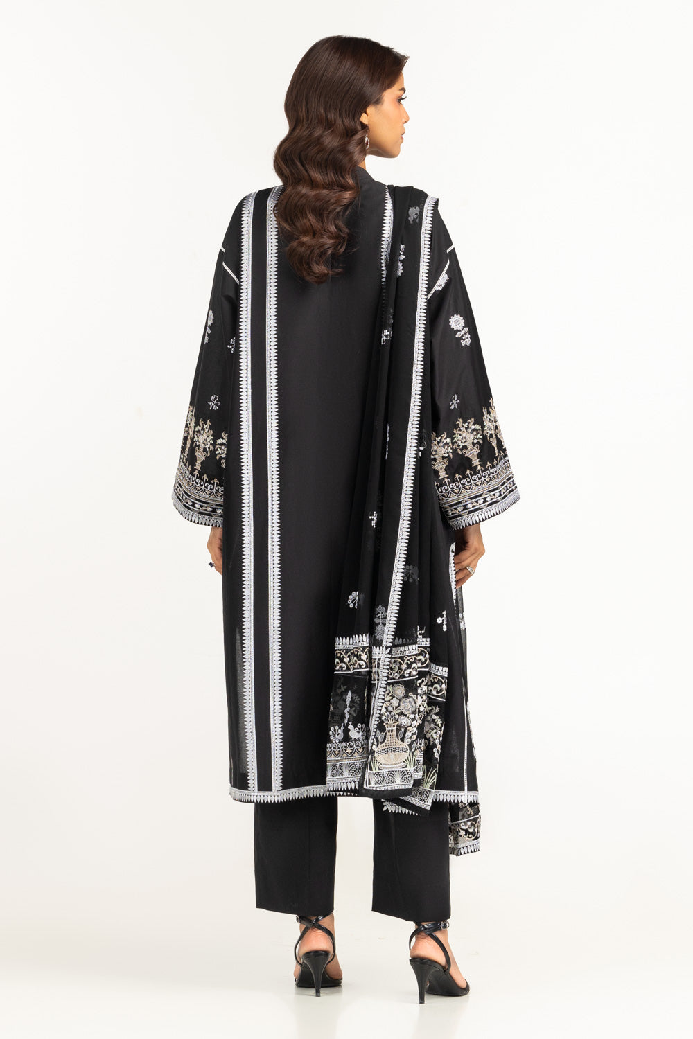 3Pc Lawn Embroidered Suit