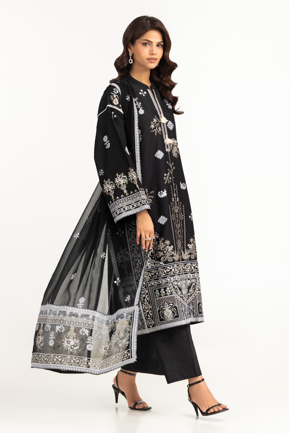 3Pc Lawn Embroidered Suit