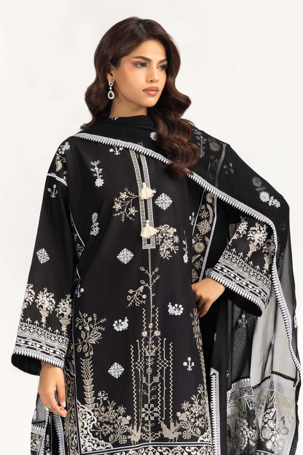 3Pc Lawn Embroidered Suit