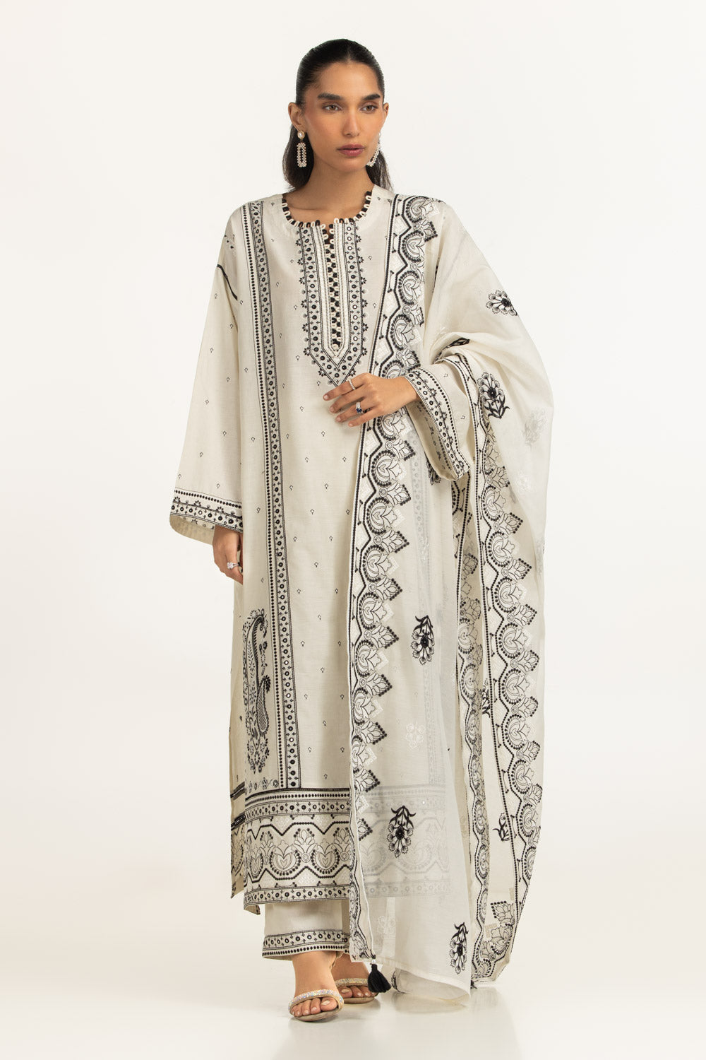 3PC Lawn Embroidered Suit