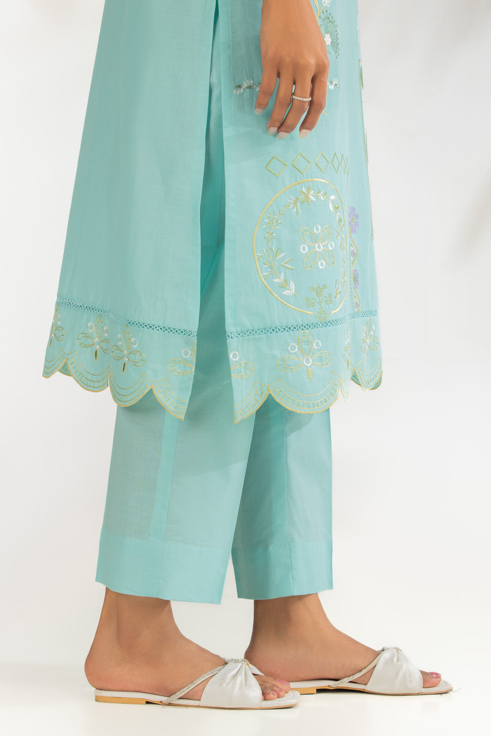 3Pc Lawn Embroidered Suit
