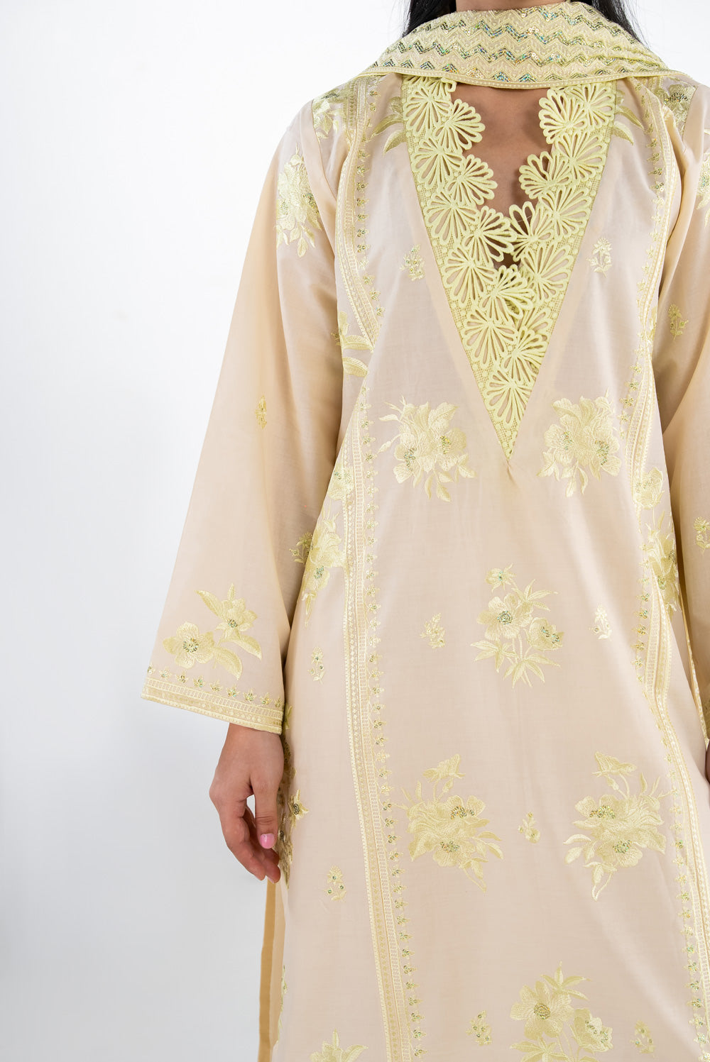 3Pc Lawn Embroidered Suit