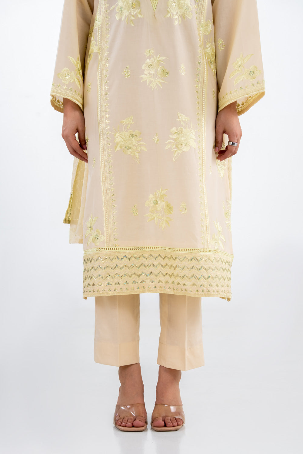 3Pc Lawn Embroidered Suit