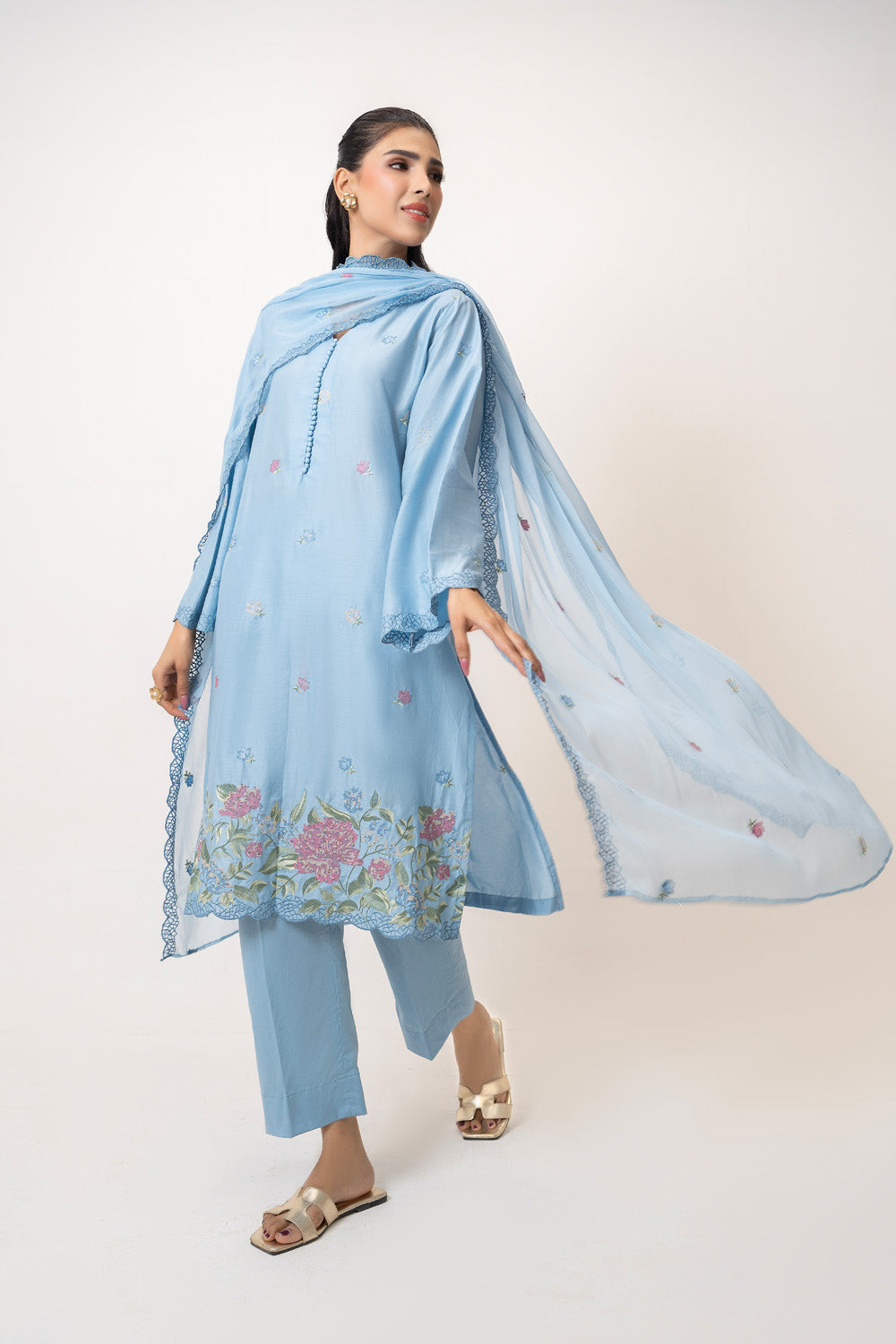 3Pc Lawn Embroidered Suit