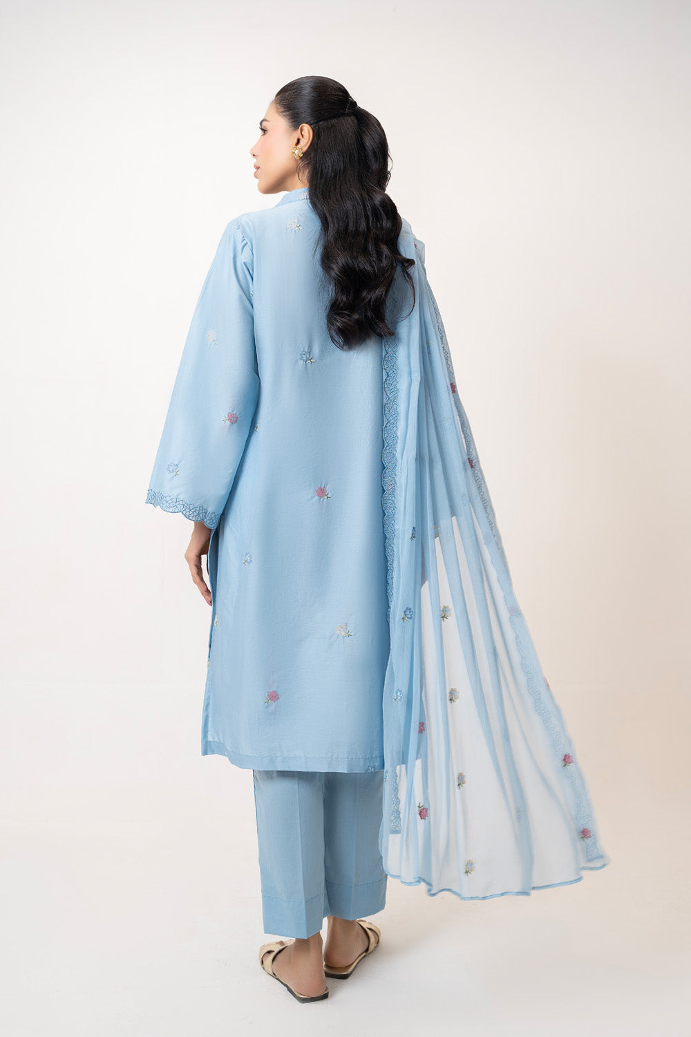 3Pc Lawn Embroidered Suit