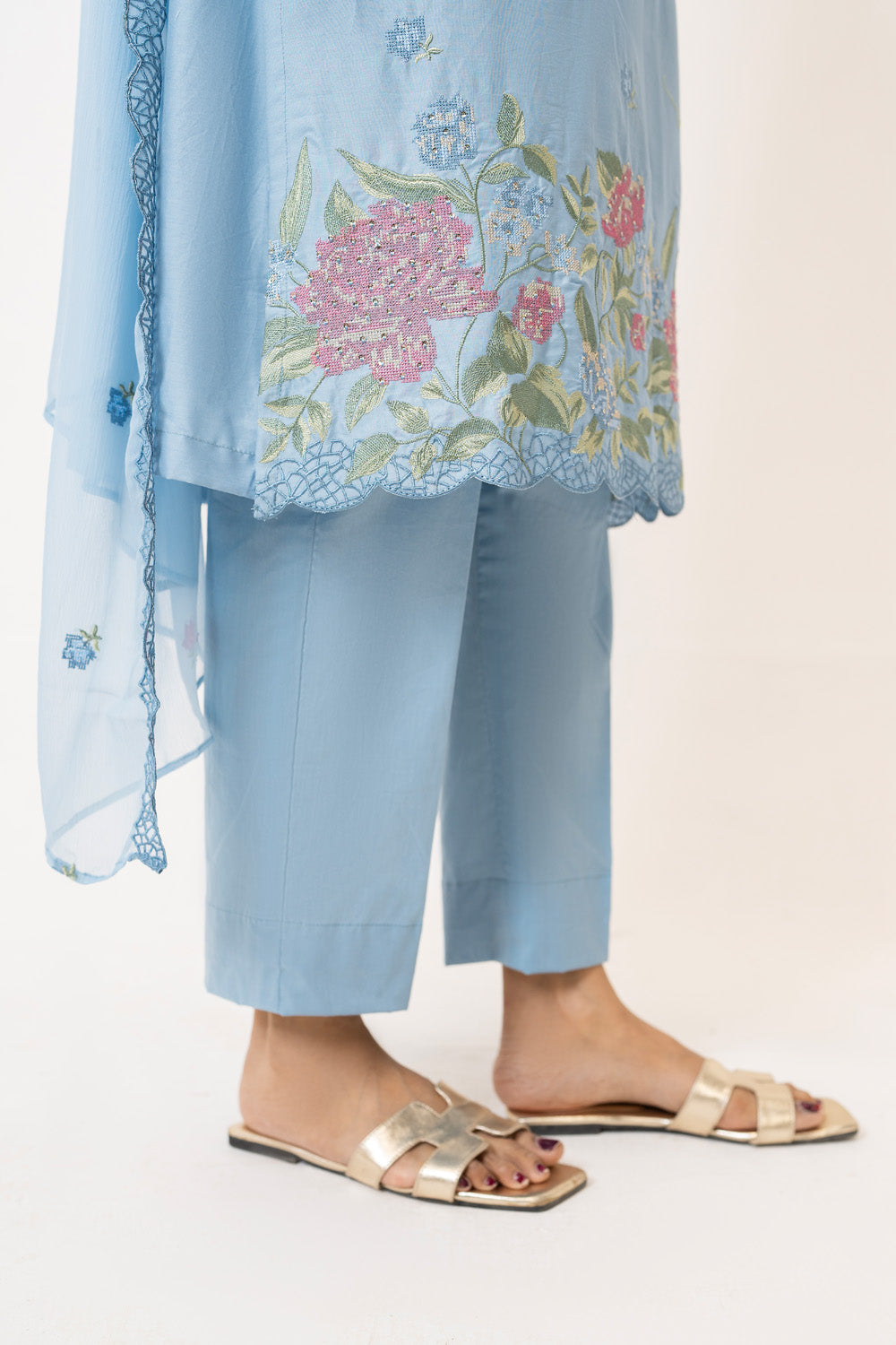 3Pc Lawn Embroidered Suit