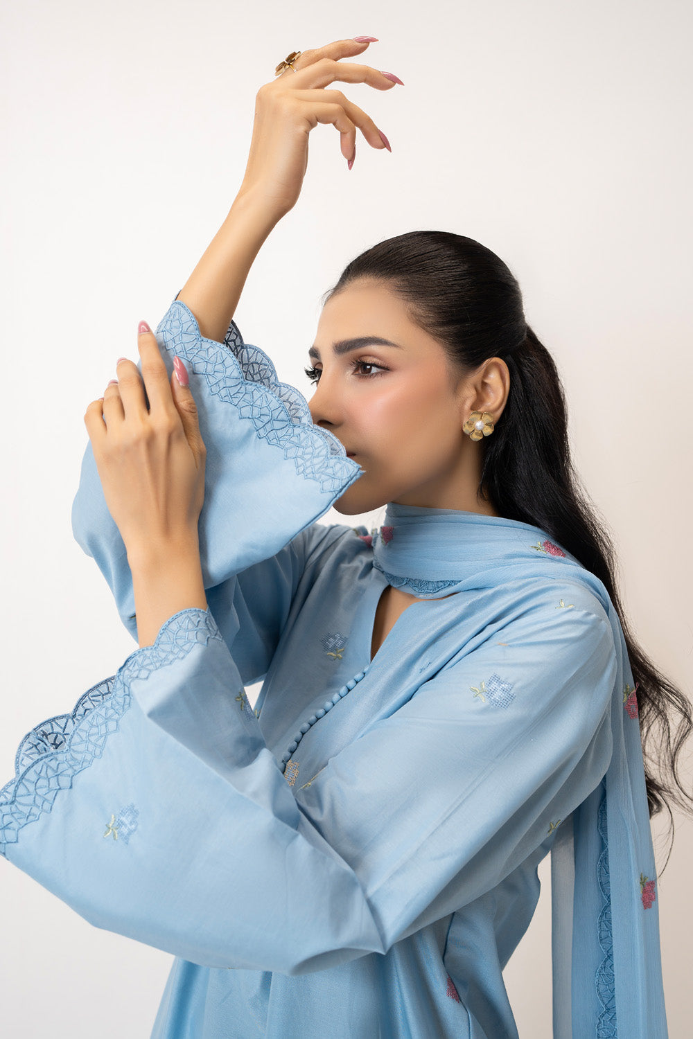 3Pc Lawn Embroidered Suit