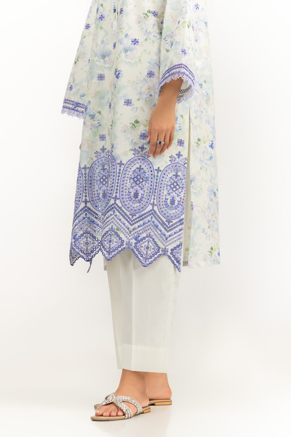3Pc Lawn Embroidered Suit
