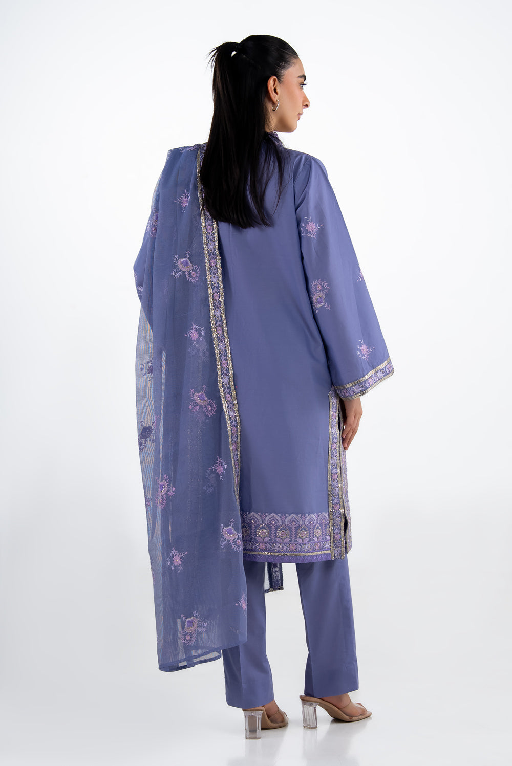 3Pc Lawn Embroidered Suit