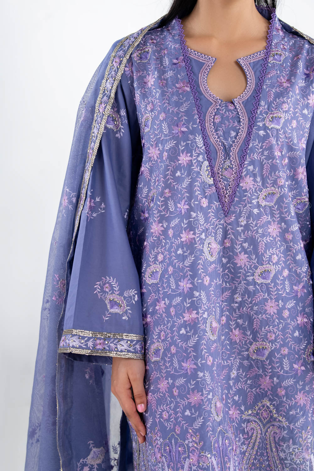 3Pc Lawn Embroidered Suit