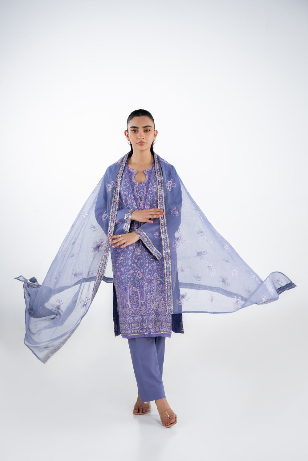 3Pc Lawn Embroidered Suit
