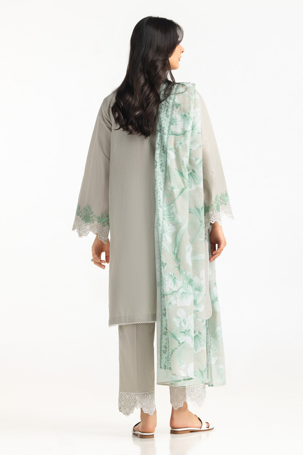 3Pc Lawn Embroidered Suit