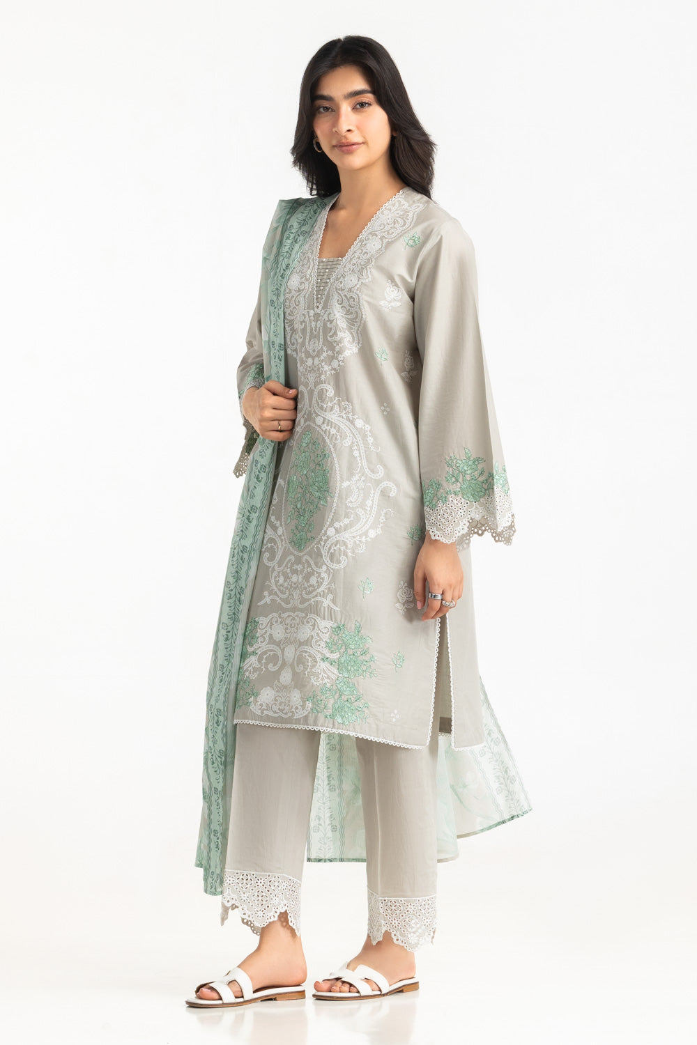 3Pc Lawn Embroidered Suit