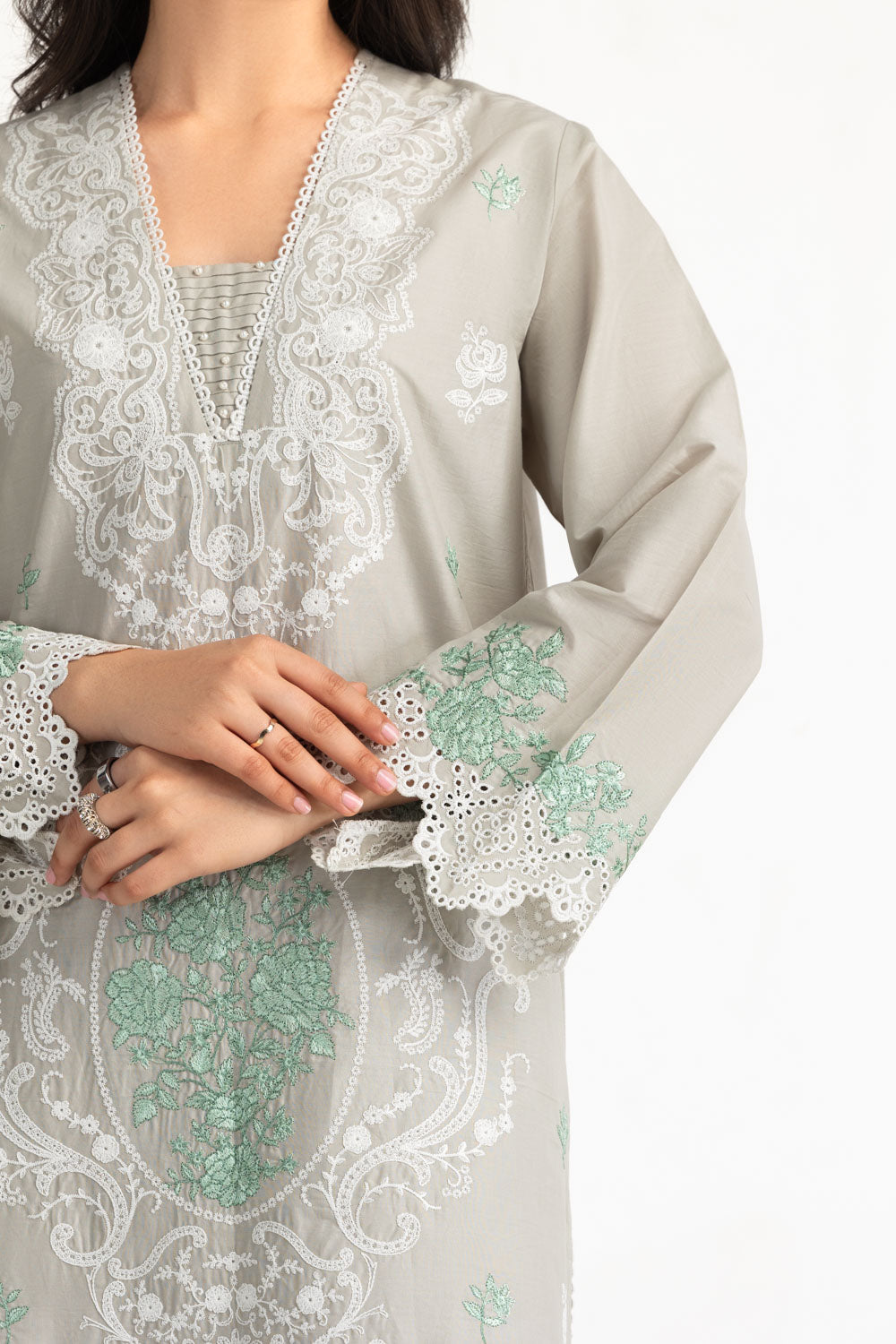 3Pc Lawn Embroidered Suit