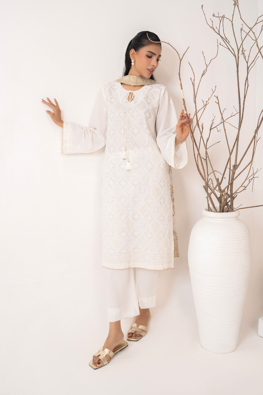 3Pc Lawn Embroidered Suit