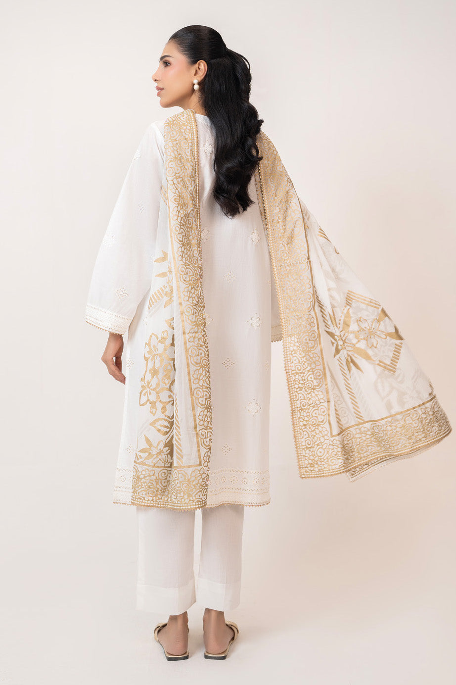3Pc Lawn Embroidered Suit