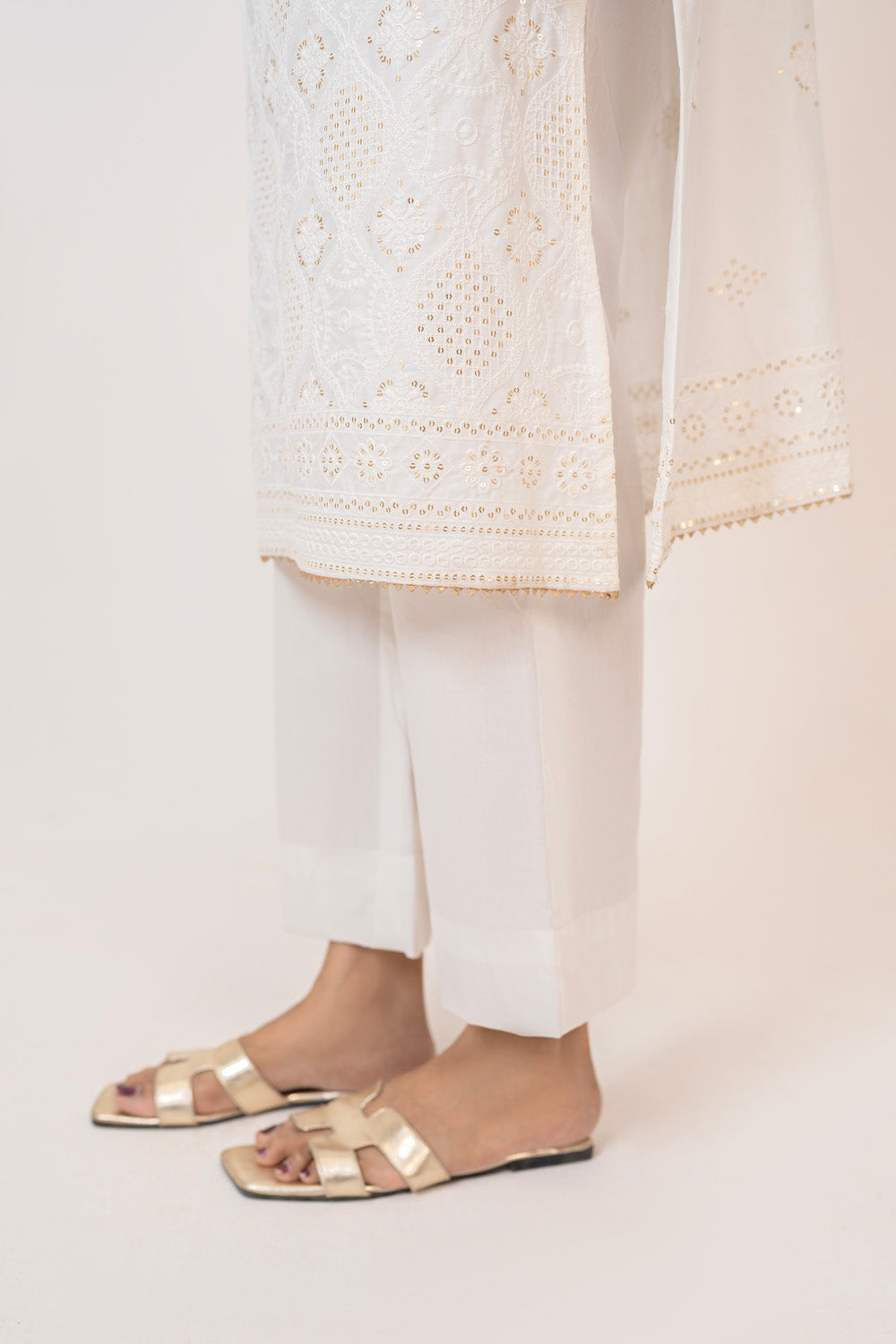 3Pc Lawn Embroidered Suit