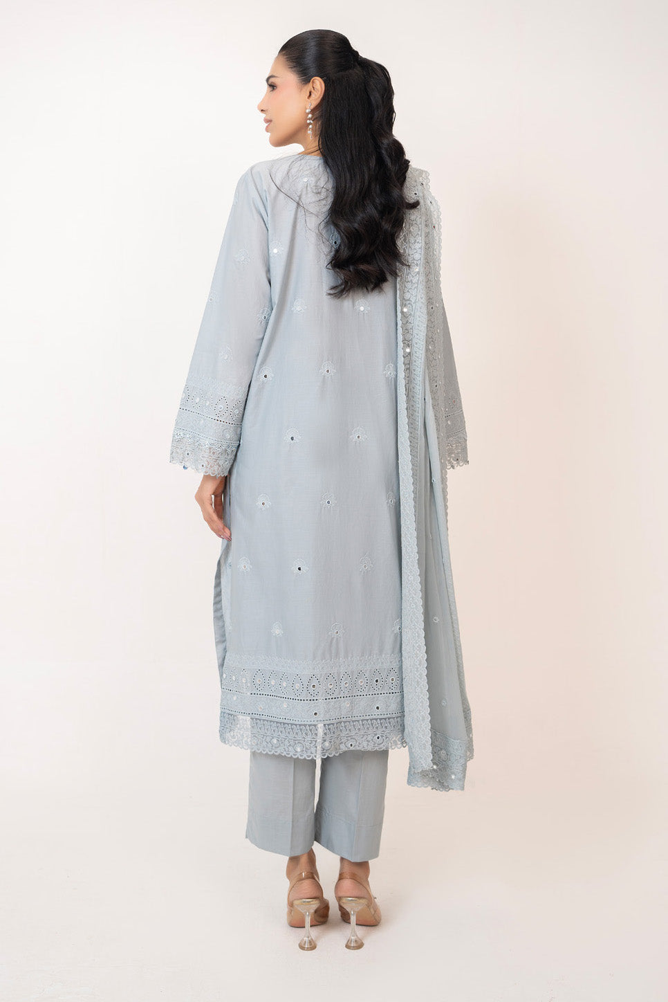 3Pc Lawn Embroidered Suit