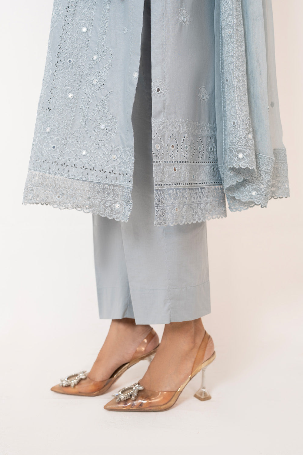 3Pc Lawn Embroidered Suit