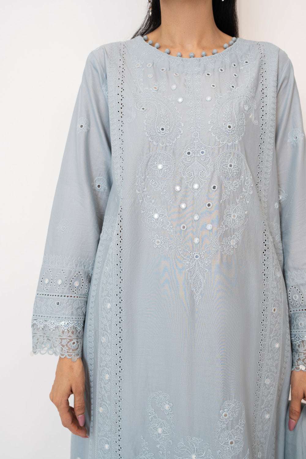 3Pc Lawn Embroidered Suit