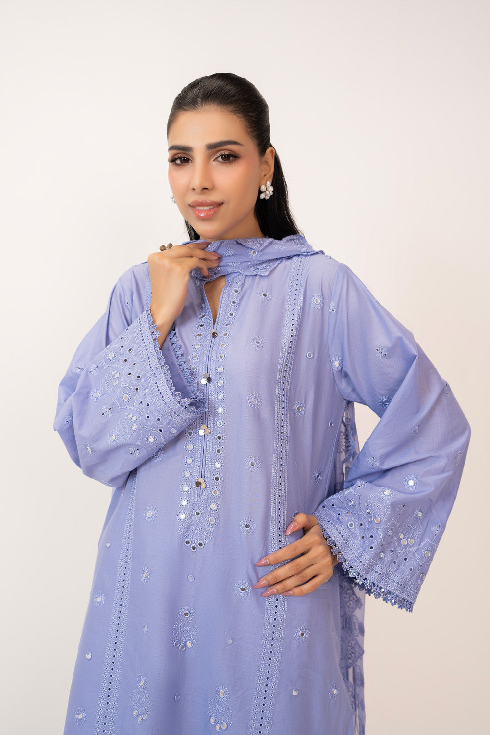 3Pc Lawn Embroidered Suit
