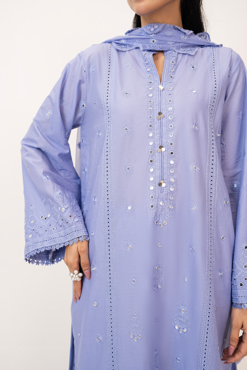 3Pc Lawn Embroidered Suit
