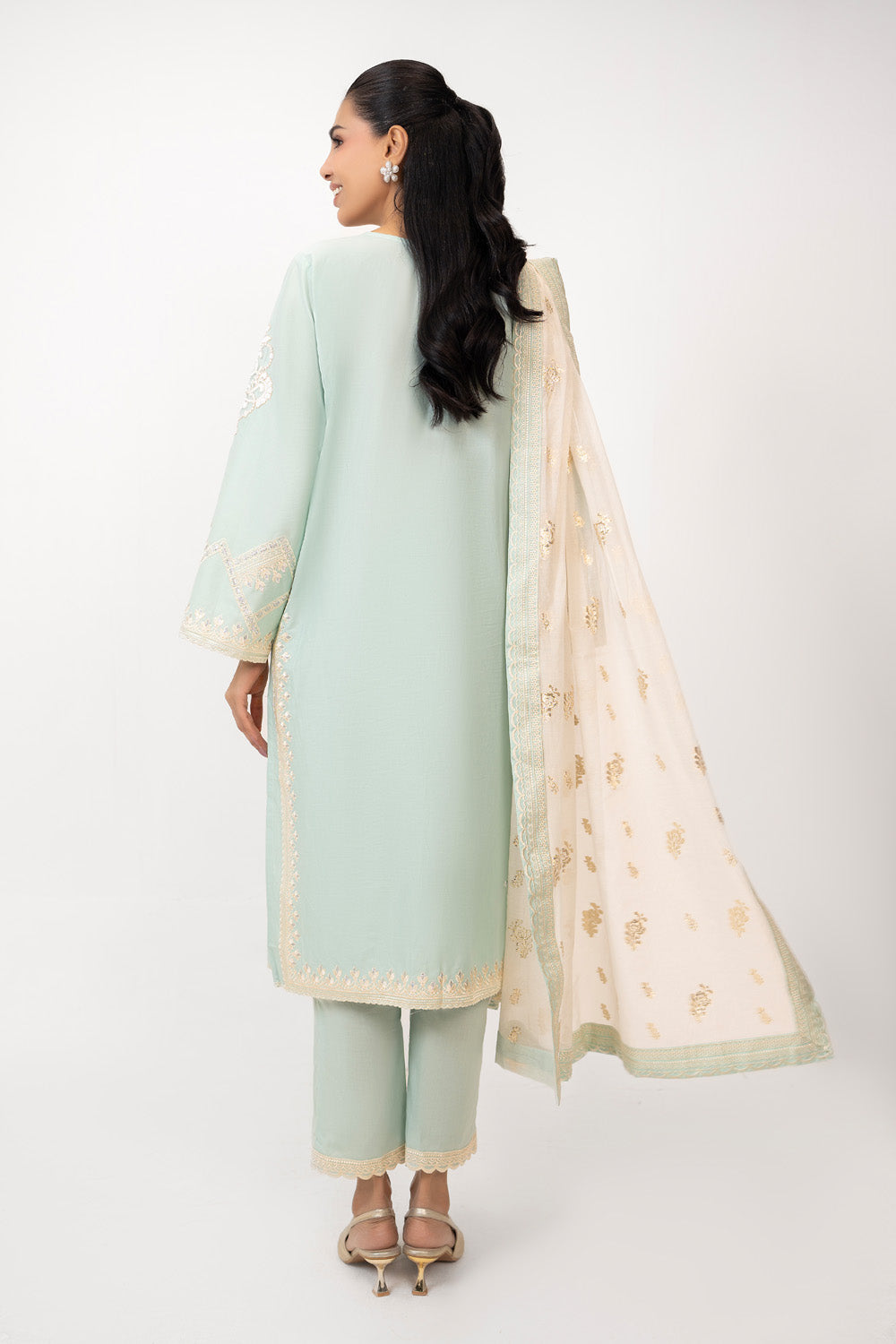 3Pc Lawn Embroidered Suit
