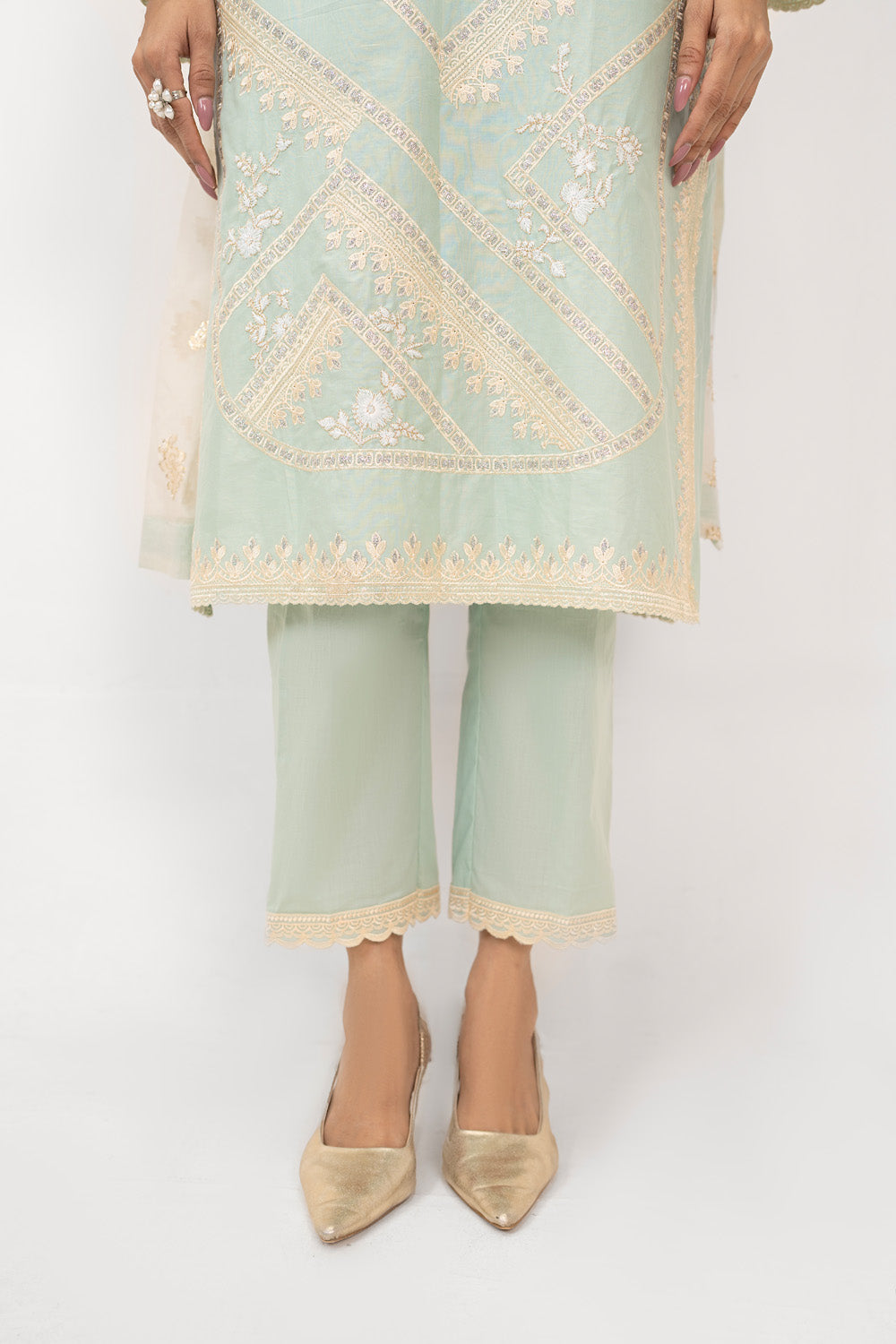 3Pc Lawn Embroidered Suit