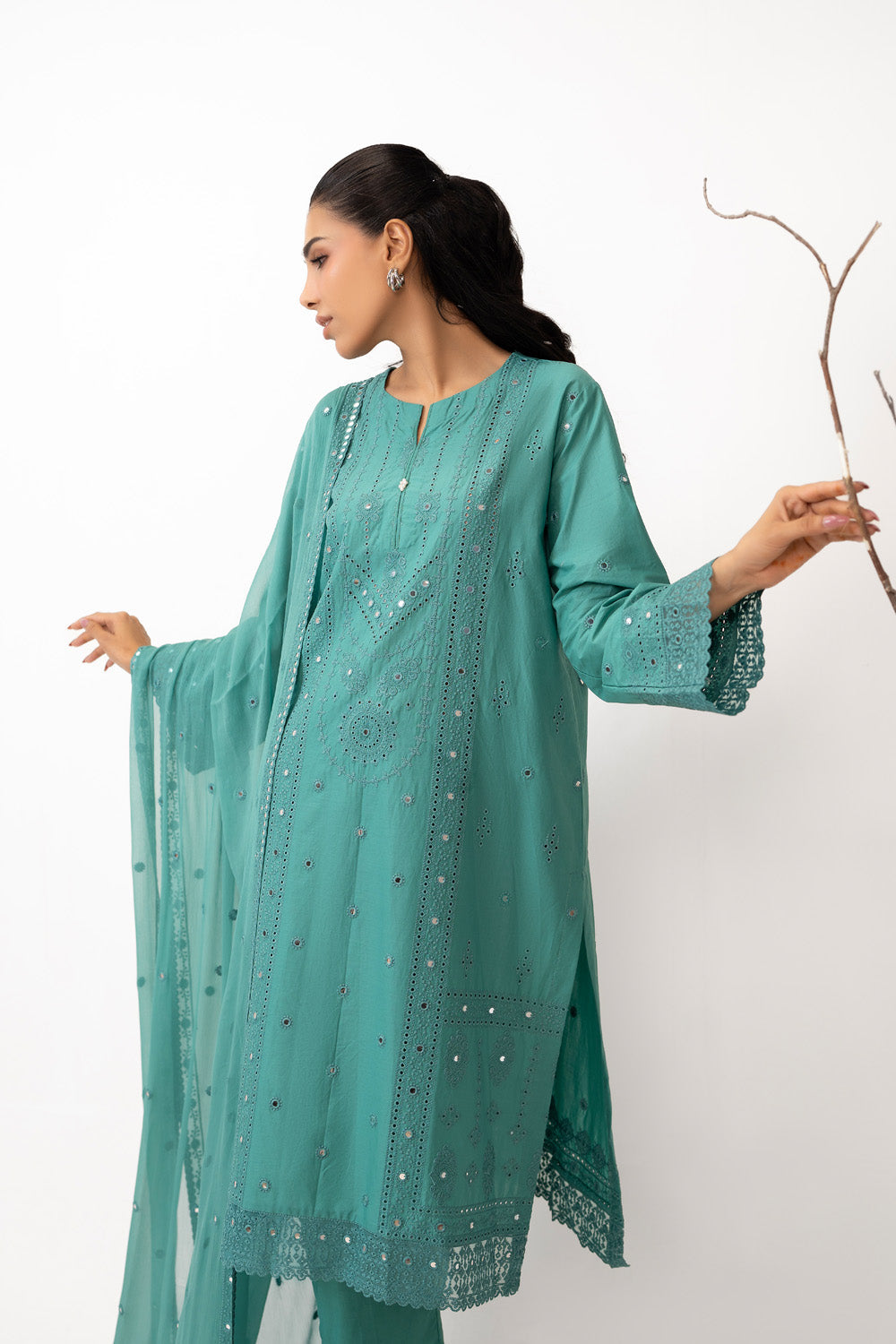 3Pc Lawn Embroidered Suit