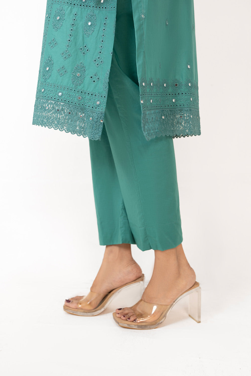 3Pc Lawn Embroidered Suit