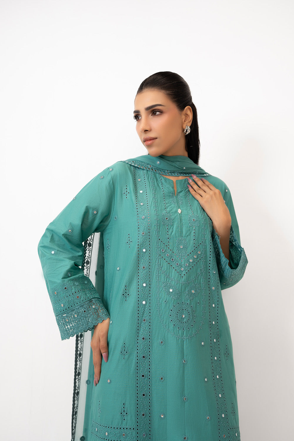 3Pc Lawn Embroidered Suit