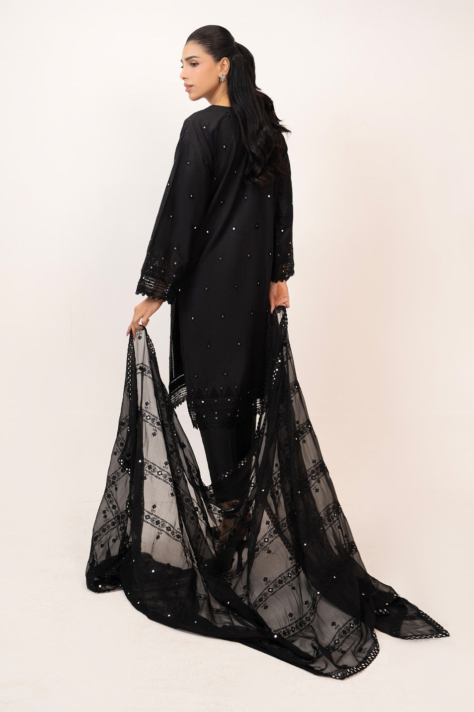 3Pc Lawn Embroidered Suit