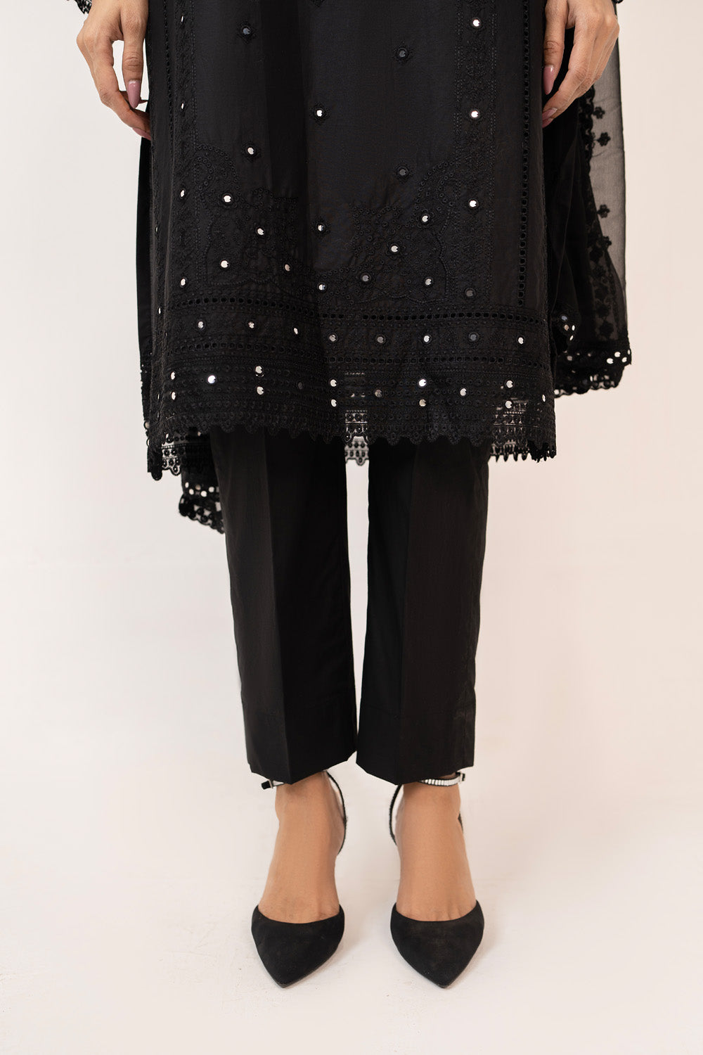 3Pc Lawn Embroidered Suit