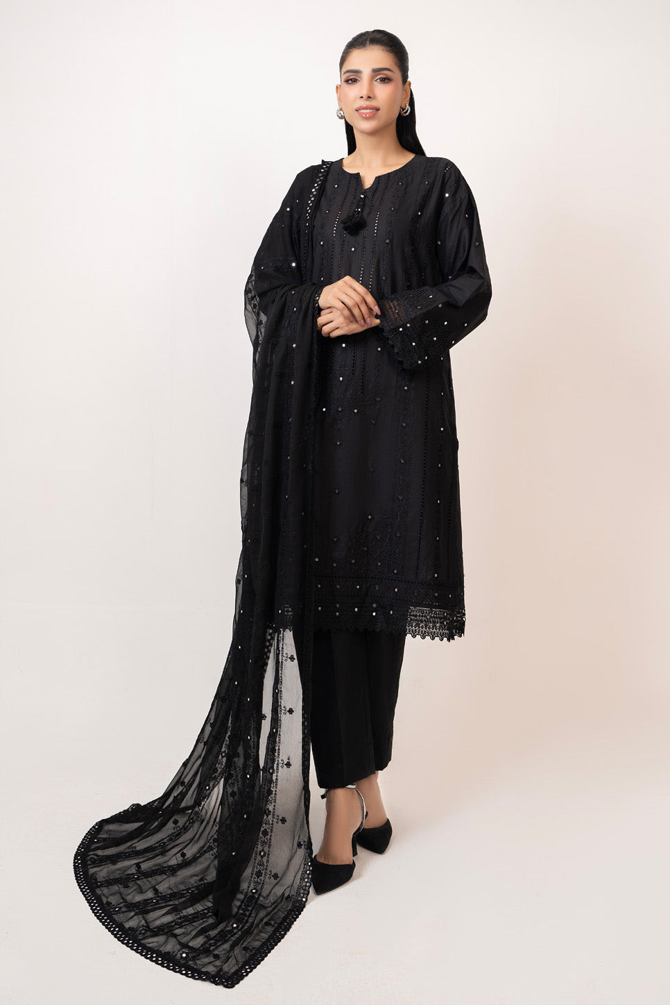 3Pc Lawn Embroidered Suit