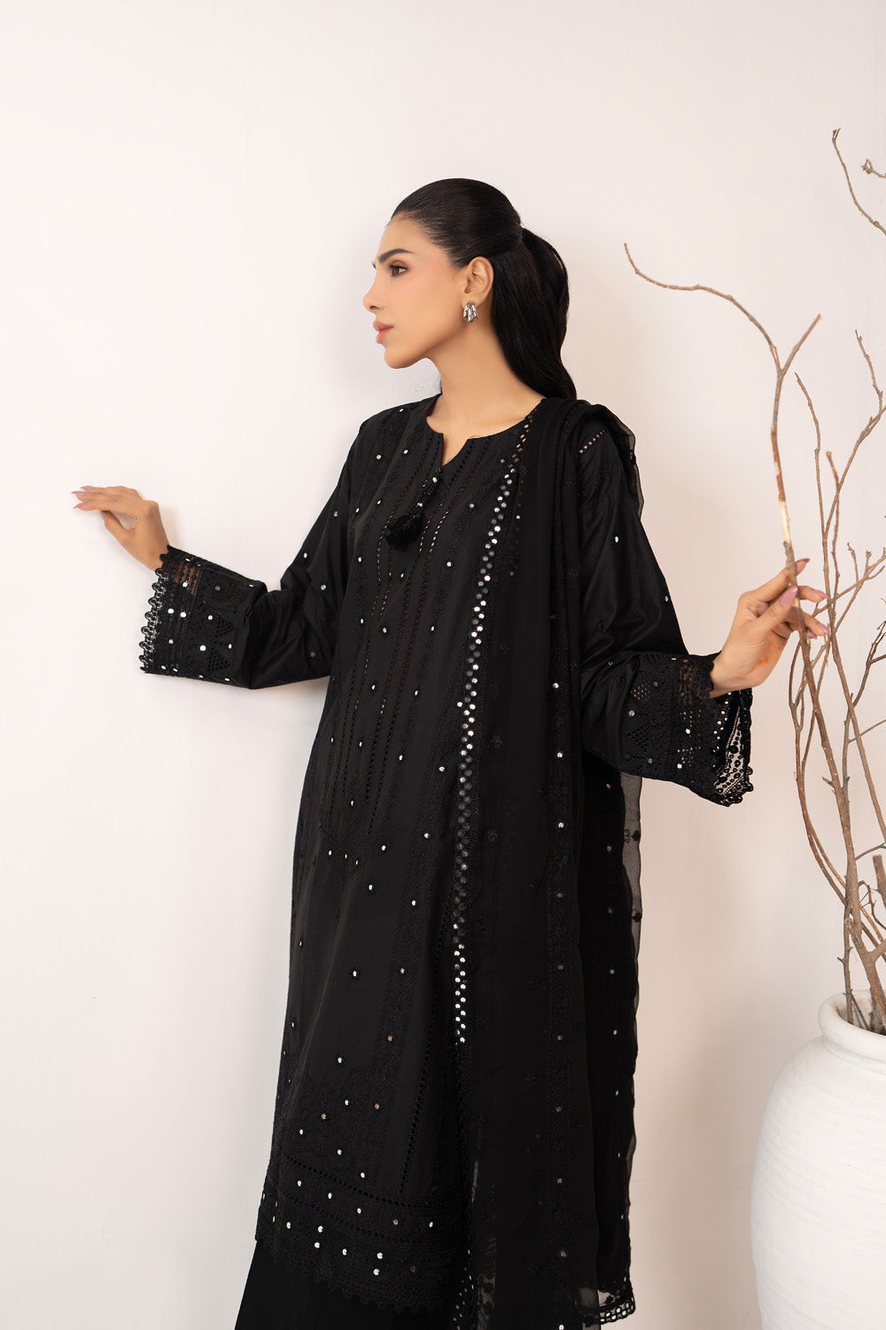 3Pc Lawn Embroidered Suit