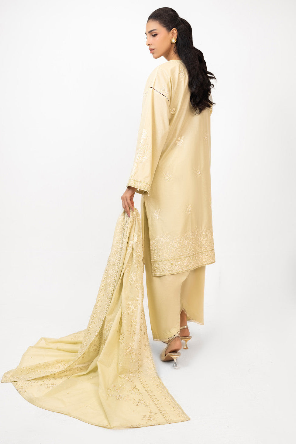 3Pc Lawn Embroidered Suit
