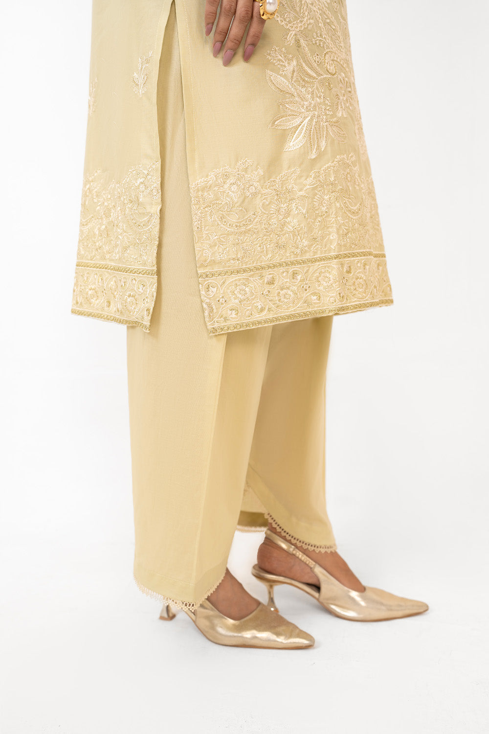 3Pc Lawn Embroidered Suit